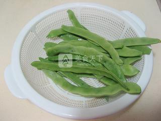 <a href=/shicai/rouqin/LaRou/index.html target=_blank><u>腊肉</u></a>炒<a href=/shicai/shucai/DouJiao/index.html target=_blank><u>豆角</u></a>