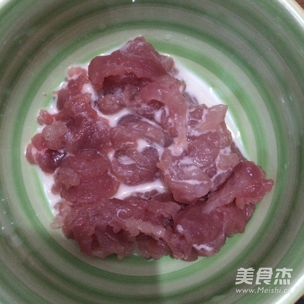 <a href=/shicai/shucai/LianOu/index.html target=_blank><u>莲<a href=/shicai/shucai/Ou/index.html target=_blank><u>藕</u></a></u></a>炒肉片的做法