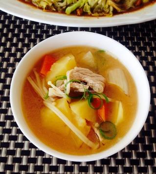 <a href=/shicai/rouqin/ZhuRou/index.html target=_blank><u>猪肉</u></a>味噌汤