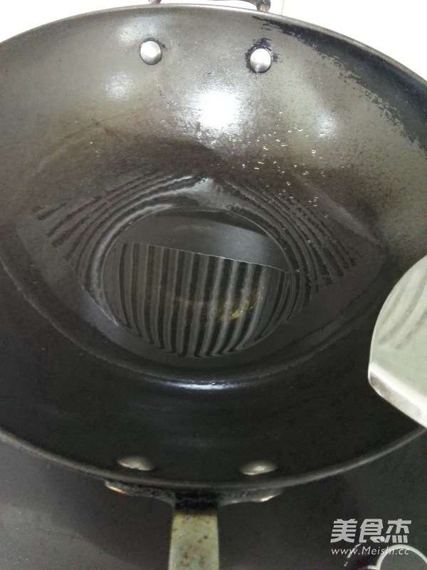 白<a href=/shicai/shucai/LuoBo/index.html target=_blank><u>萝卜</u></a>丝汤的做法