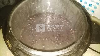 <a href=/shicai/mimian/HongDou/index.html target=_blank><u>红豆</u></a><a href=/shicai/shucai/NanGua/index.html target=_blank><u>南瓜</u></a>圆子汤