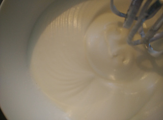 长颈鹿<a href=zt/qifengdg target=_blank><u>戚风蛋糕</u></a>卷