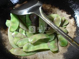 <a href=/shicai/shucai/BianDou/index.html target=_blank><u>扁豆</u></a>炒<a href=/shicai/mimian/FenTiao/index.html target=_blank><u>粉条</u></a>