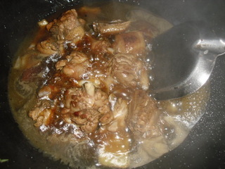 <a href=/shicai/rouqin/YaTui/index.html target=_blank><u>鸭腿</u></a>烧<a href=/shicai/shucai/ChunSun/index.html target=_blank><u>春笋</u></a>