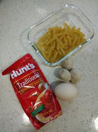 <a href=/shicai/rouqin/JiDan/index.html target=_blank><u>鸡蛋</u></a><a href=/shicai/shuichanpin/YuWan/index.html target=_blank><u>鱼丸</u></a>蒸<a href=/shicai/mimian/YiMian/index.html target=_blank><u>意面</u></a>