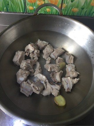 香橙<a href=/shicai/rouqin/PaiGu/index.html target=_blank><u>排骨</u></a>