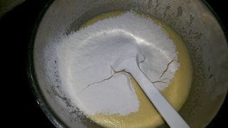 核<a href=/shicai/guopin/Tao/index.html target=_blank><u>桃</u></a>重油蛋糕