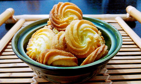 <a href=/shicai/mimian/DanNaiYou/index.html target=_blank><u>淡<a href=/shicai/mimian/NaiYou/index.html target=_blank><u>奶油</u></a></u></a>曲奇饼干的做法