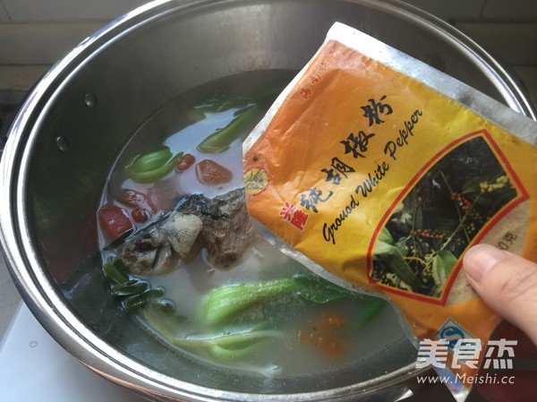 <a href=/shicai/shuichanpin/JiYu/index.html target=_blank><u>鲫鱼</u></a>汤的做法