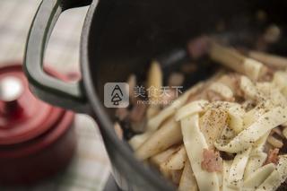 <a href=/shicai/shucai/LianOu/index.html target=_blank><u>莲<a href=/shicai/shucai/Ou/index.html target=_blank><u>藕</u></a></u></a><a href=/shicai/mimian/QiSi/index.html target=_blank><u>起司</u></a>烧