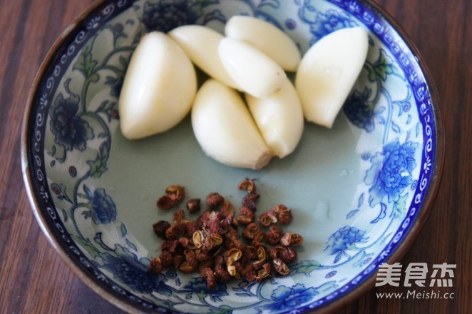 绿甘蓝爆炒番茄的做法