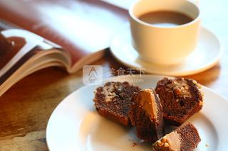 <a href=/shicai/guopin/HuaSheng/index.html target=_blank><u>花生</u></a><a href=/shicai/mimian/QiaoKeLi/index.html target=_blank><u>巧克力</u></a>蛋糕