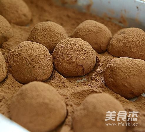 #圣诞节#松露<a href=/shicai/mimian/QiaoKeLi/index.html target=_blank><u>巧克力</u></a>的做法