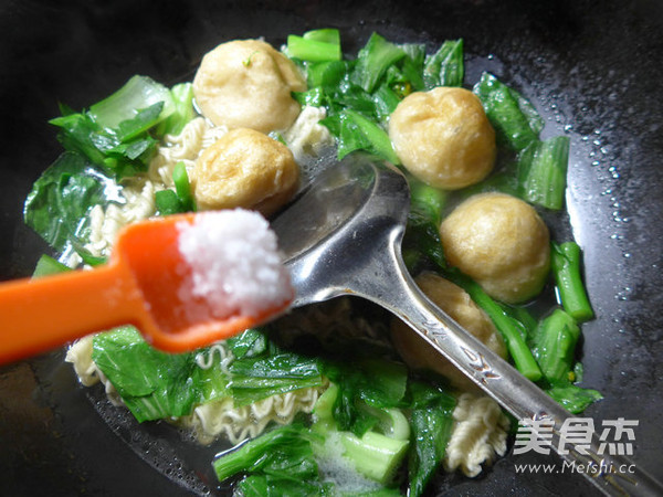 肉面筋菜芯波纹面的做法