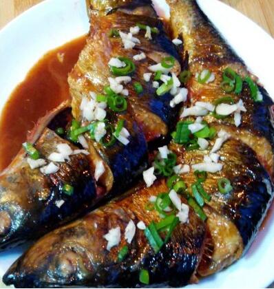 鱼鲜美味红烧<a href=/shicai/shuichanpin/QingYu/index.html target=_blank><u>青鱼</u></a>怎么做?