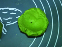 <a href=/shicai/guopin/HeiZhiMa/index.html target=_blank><u>黑<a href=/shicai/guopin/ZhiMa/index.html target=_blank><u>芝麻</u></a></u></a>青团