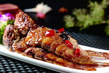 蒜烧小<a href=/shicai/shuichanpin/uangYu/index.html target=_blank><u>黄鱼</u></a>