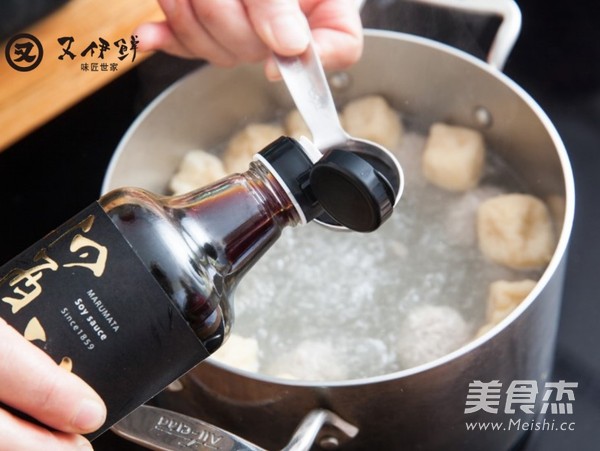 肉丸油<a href=/shicai/mimian/DouFu/index.html target=_blank><u>豆腐</u></a><a href=/shicai/mimian/FenSi/index.html target=_blank><u>粉丝</u></a>汤的做法