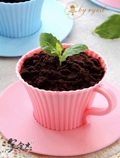 <a href=/shicai/guopin/LanMei/index.html target=_blank><u>蓝莓</u></a>酱<a href=/shicai/mimian/SuanNai/index.html target=_blank><u>酸奶</u></a>盆栽Kn.jpg