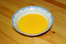 抹茶黄<a href=/shicai/guopin/Tao/index.html target=_blank><u>桃</u></a>蛋糕卷步骤2