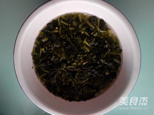 拌<a href=/shicai/shucai/XueLiHong/index.html target=_blank><u>雪里蕻</u></a>的做法