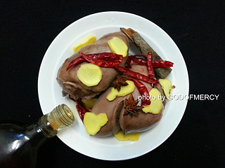 蒸着吃的卤<a href=/shicai/rouqin/ZhuXin/index.html target=_blank><u>猪心</u></a>