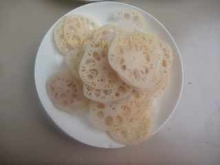 干煸<a href=/shicai/shucai/LianOu/index.html target=_blank><u>莲<a href=/shicai/shucai/Ou/index.html target=_blank><u>藕</u></a></u></a>