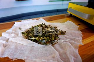 益母草<a href=/shicai/rouqin/JiDan/index.html target=_blank><u>鸡蛋</u></a>汤