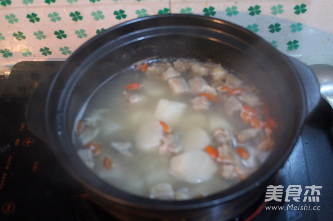 <a href=/shicai/rouqin/YangRou/index.html target=_blank><u>羊肉</u></a><a href=/shicai/shucai/ShanYao/index.html target=_blank><u>山药</u></a><a href=/shicai/guopin/GouQi/index.html target=_blank><u>枸杞</u></a>汤的做法