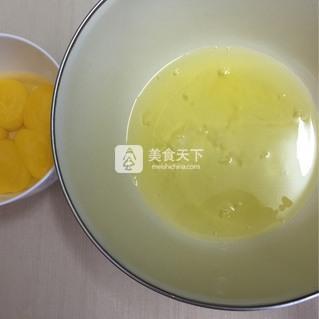 <a href=/shicai/guopin/ManYueMei/index.html target=_blank><u>蔓越莓</u></a>戚风