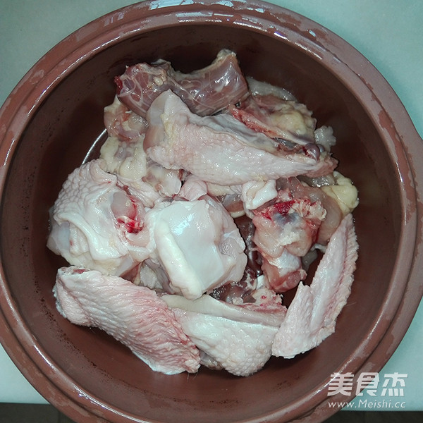 <a href=/shicai/guopin/YeZi/index.html target=_blank><u>椰子</u></a>鸡汤的做法