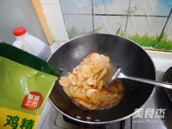 香辣<a href=/shicai/shucai/XingBaoGu/index.html target=_blank><u><a href=/shicai/guopin/Xing/index.html target=_blank><u>杏</u></a>鲍菇</u></a>炒<a href=/shicai/shucai/TuDou/index.html target=_blank><u>土豆</u></a>片的做法