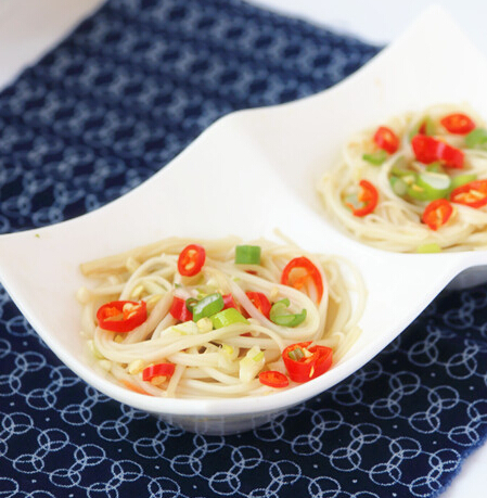 (图)<a href=zt/lbjzg target=_blank><u>凉拌金针菇</u></a>