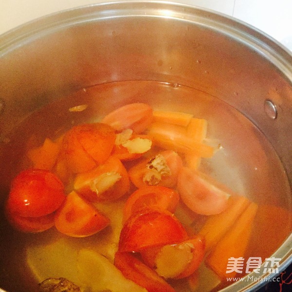 番茄<a href=/shicai/shuichanpin/YuYuTou/index.html target=_blank><u>鱼头</u></a>汤的做法