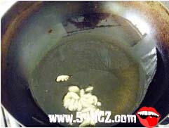 蒜蓉<a href=/shicai/shucai/CaiXin/index.html target=_blank><u>菜心</u></a>的做法2
