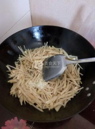 酸辣<a href=/shicai/shucai/TuDou/index.html target=_blank><u>土豆</u></a>丝