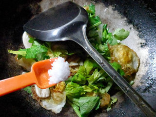 大豆蛋白<a href=/shicai/shucai/QinCai/index.html target=_blank><u>芹菜</u></a>炒<a href=/shicai/rouqin/AnChun/index.html target=_blank><u>鹌鹑</u></a>蛋