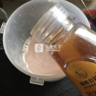 <a href=/shicai/diaoweipin/FengMi/index.html target=_blank><u>蜂蜜</u></a><a href=/shicai/guopin/ShiLiu/index.html target=_blank><u>石榴</u></a>汁