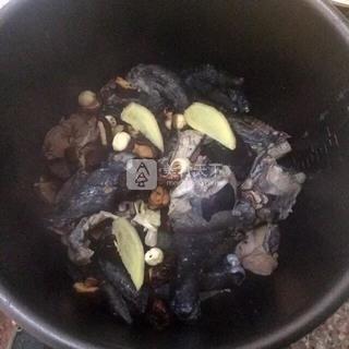 养颜<a href=/shicai/rouqin/WuJi/index.html target=_blank><u>乌鸡</u></a>汤