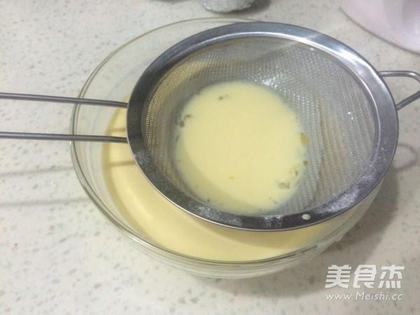 原壳<a href=/shicai/rouqin/JiDan/index.html target=_blank><u>鸡蛋</u></a>布丁的做法