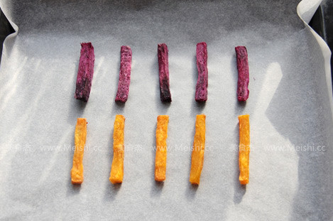 双色<a href=/shicai/shucai/DiGua/index.html target=_blank><u>地瓜</u></a>干lu.jpg