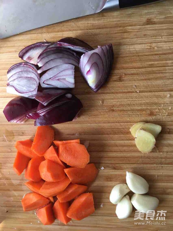 <a href=/shicai/rouqin/YangPai/index.html target=_blank><u>羊排</u></a>炖<a href=/shicai/shucai/DongSun/index.html target=_blank><u>冬笋</u></a>的做法