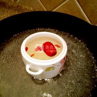 冰糖红<a href=/shicai/guopin/Zao/index.html target=_blank><u>枣</u></a><a href=/shicai/guopin/GouQi/index.html target=_blank><u>枸杞</u></a>炖<a href=/shicai/yaoshi/YaWo/index.html target=_blank><u>燕窝</u></a>