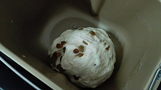 全麦<a href=/shicai/guopin/PuTaoGan/index.html target=_blank><u><a href=/shicai/guopin/PuTao/index.html target=_blank><u>葡萄</u></a>干</u></a><a href=/shicai/mimian/TuSi/index.html target=_blank><u>吐司</u></a>