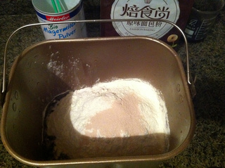 <a href=/shicai/shucai/ZiGanLan/index.html target=_blank><u>紫甘蓝</u></a>汁<a href=/shicai/mimian/MianBao/index.html target=_blank><u>面包</u></a>