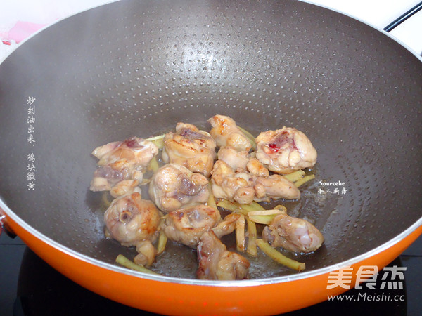 酱香鸡爆<a href=/shicai/shucai/XingBaoGu/index.html target=_blank><u><a href=/shicai/guopin/Xing/index.html target=_blank><u>杏</u></a>鲍菇</u></a>的做法