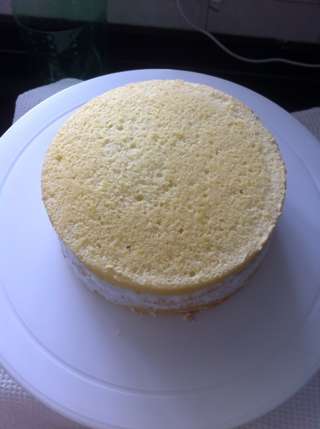 <a href=/shicai/guopin/CaoMei/index.html target=_blank><u>草莓</u></a>夹心<a href=/shicai/mimian/NaiYou/index.html target=_blank><u>奶油</u></a>蛋糕