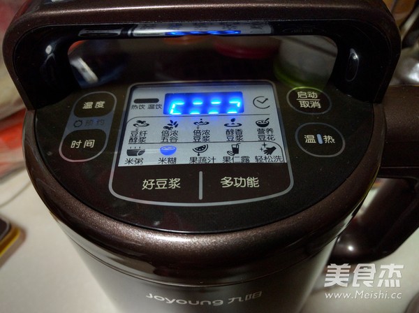 <a href=/shicai/guopin/KaiXinGuo/index.html target=_blank><u>开心果</u></a>米糊的做法