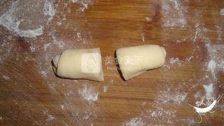 心形玫瑰卷<a href=/shicai/mimian/MianBao/index.html target=_blank><u>面包</u></a>