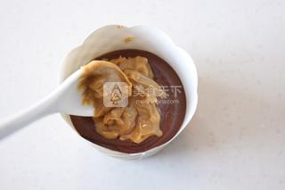 <a href=/shicai/guopin/HuaSheng/index.html target=_blank><u>花生</u></a><a href=/shicai/mimian/QiaoKeLi/index.html target=_blank><u>巧克力</u></a>蛋糕